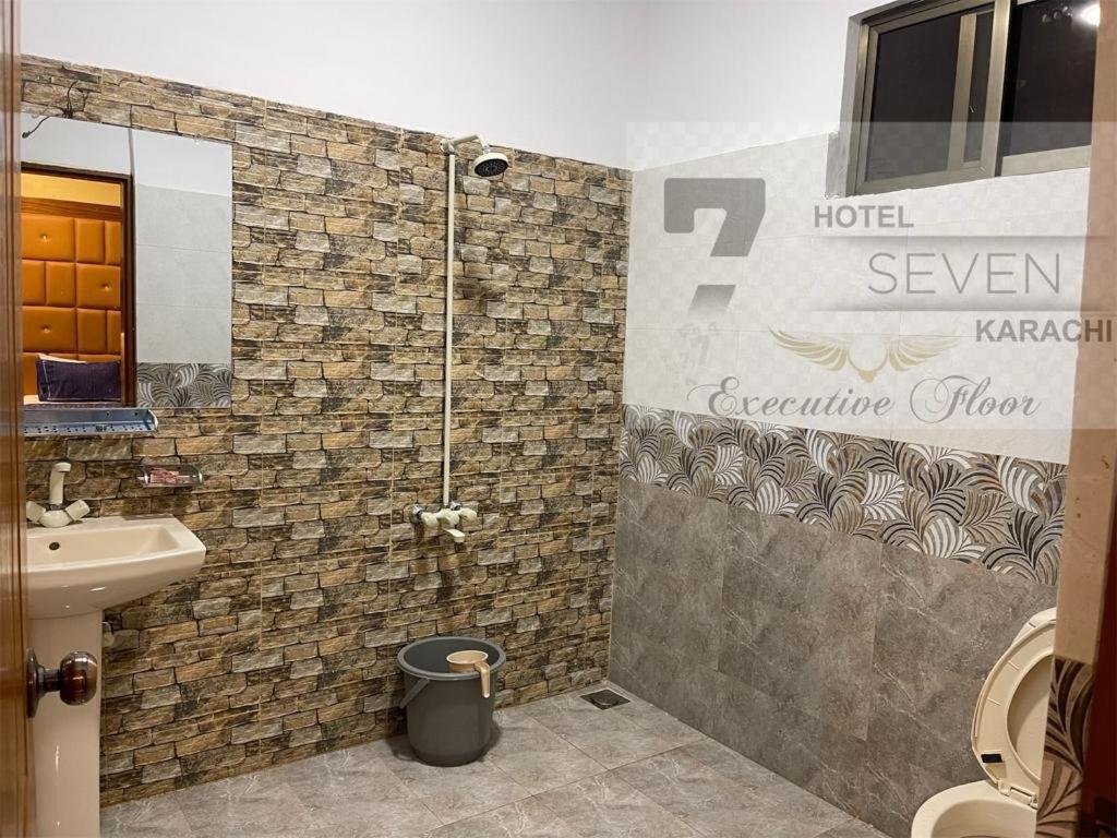 Hotel Seven 7 Karaczi Zewnętrze zdjęcie