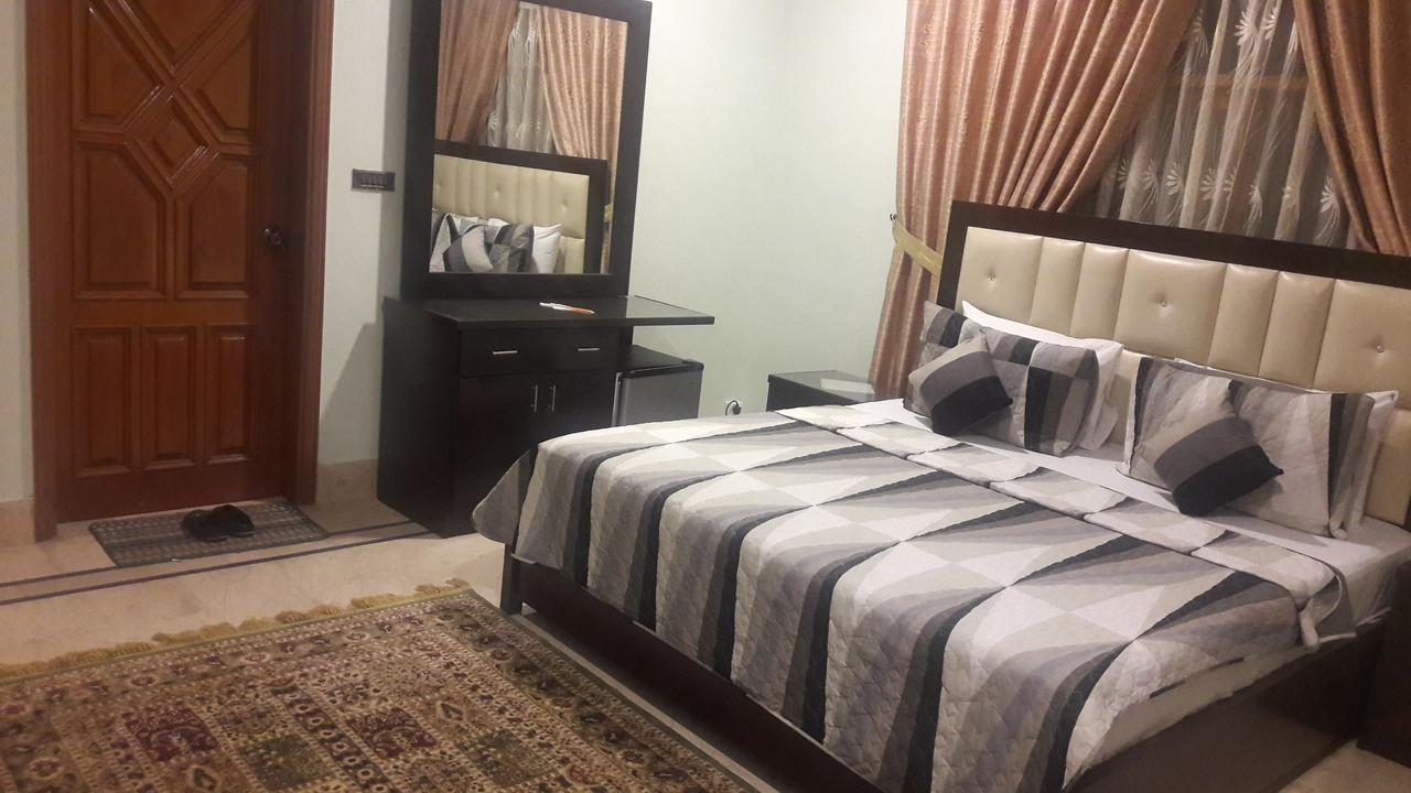 Hotel Seven 7 Karaczi Zewnętrze zdjęcie